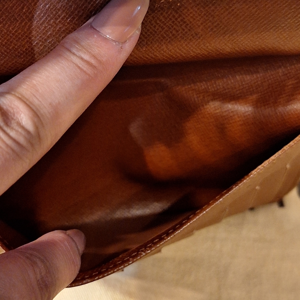 Louis Vuitton Vintage Monogram Wallet - Picture 10 of 13